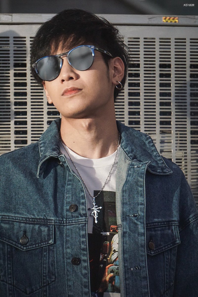 OnlySingtoFCVN's tweet photo. Bật mode cool ngầu *👅 màn hình*
#SingtoPrachaya 
#OurSkyyFanMeetinginTaipei 
Cre on pic https://t.co/sOf0LxGiNJ
