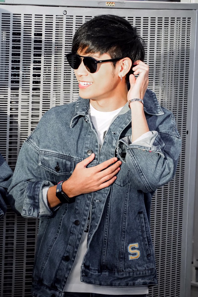 OnlySingtoFCVN's tweet photo. Sự đáng yêu không bao giờ thiếu 
#SingtoPrachaya
#OurSkyyFanMeetinginTaipei 
Cre on pic https://t.co/qYtAw8BgTM