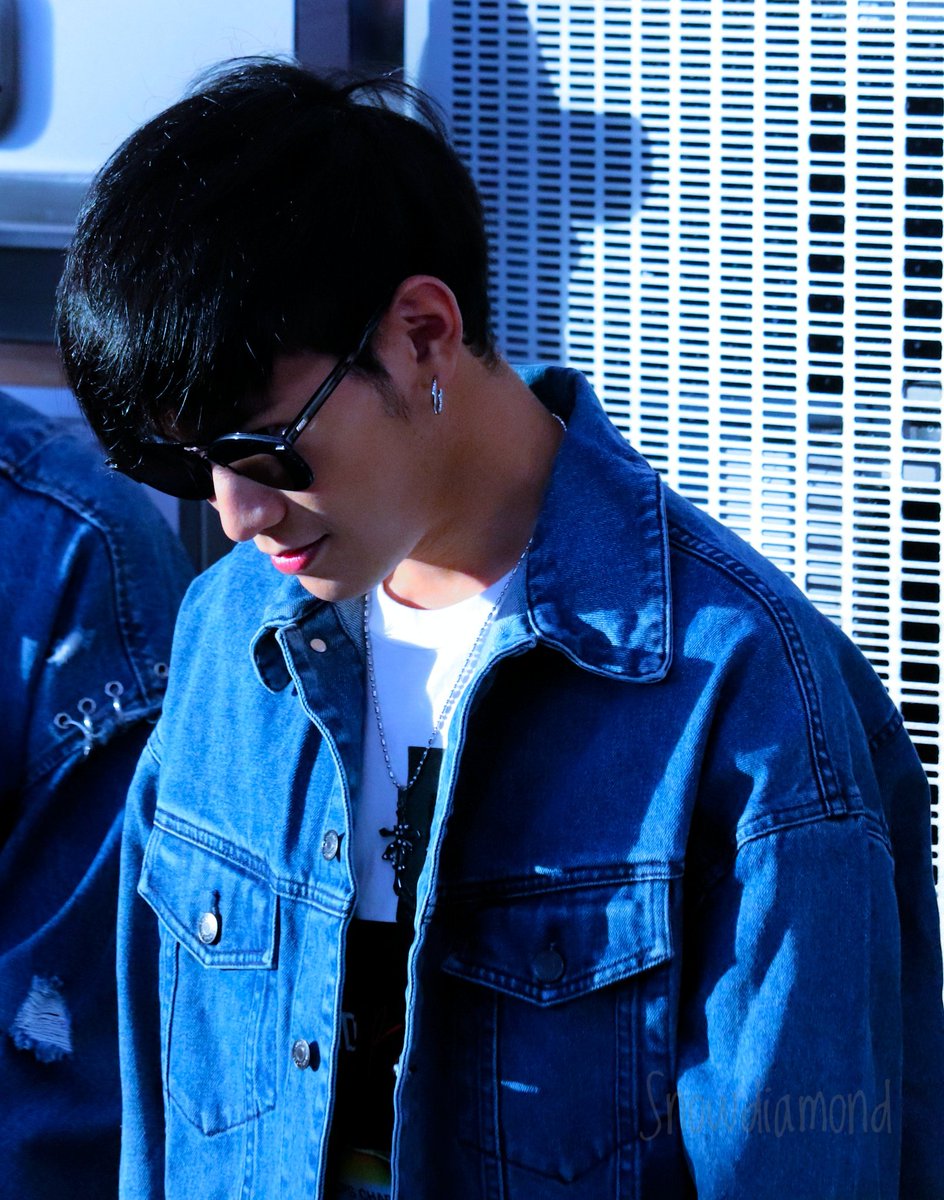OnlySingtoFCVN's tweet photo. Ôi!! Cái sự đẹp trai này 👀
#SingtoPrachaya
#OurSkyyFanMeetinginTaipei 
Cre on pic https://t.co/uwTcR28FH6