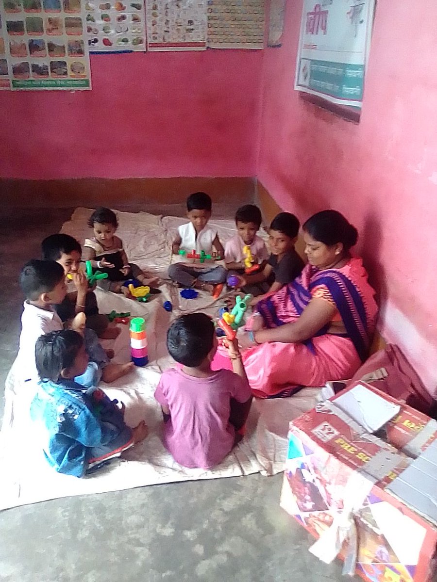 बच्चों को अनोपचारिक शिक्षा दी  जा रही हैं। सभी आ.बा.केंद्रों में।#eccemp <a href="/MinistryWCD/">Ministry of WCD</a> <a href="/OfficeOfKNath/">Kamal Nath</a> <a href="/smritiirani/">Smriti Z Irani</a> <a href="/SyedZps/">SYED JAFAR</a> <a href="/INCMP/">MP Congress</a> @ImartiDeviINC