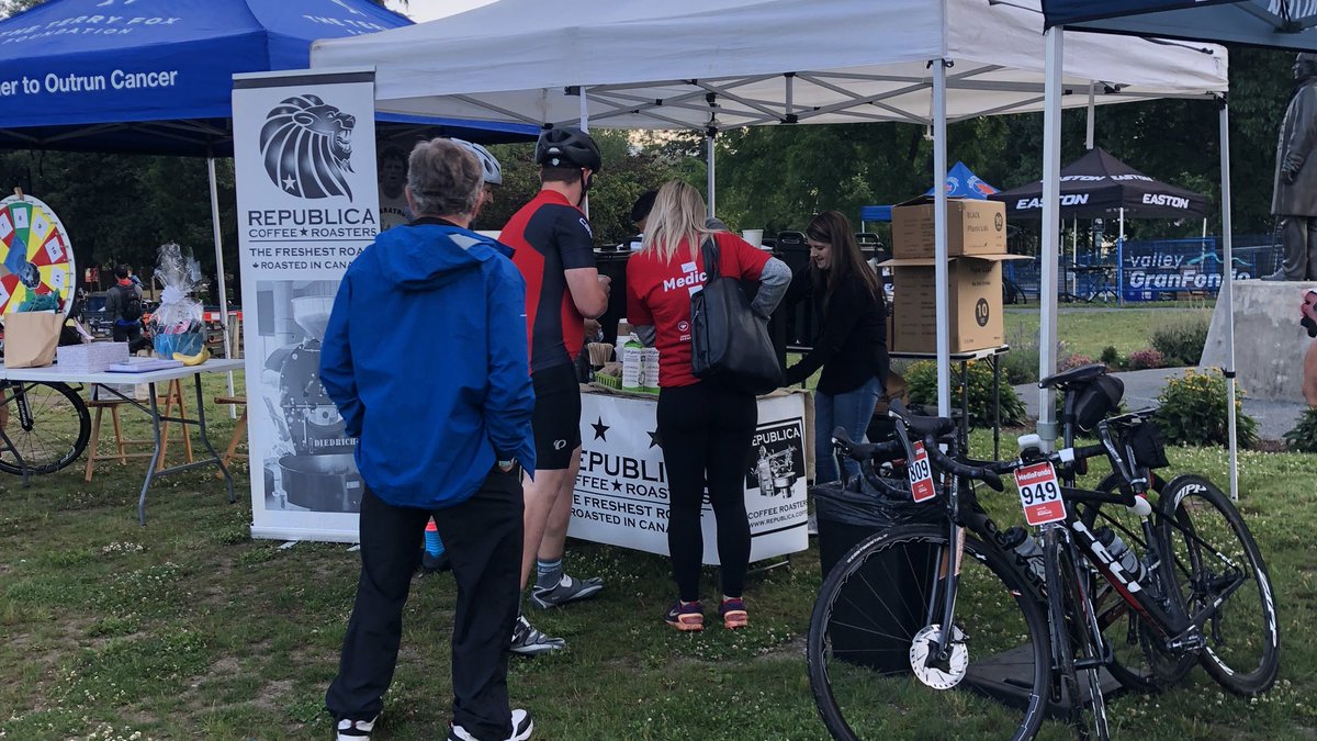 ValleyGranFondo's tweet photo. Overheard at the start line: “Oh there IS coffee!”

OF COURSE there’s coffee! ☕️ 

Come and see our friends at @RepublicaCR for your pre-ride fix. https://t.co/usP1Axrgp5