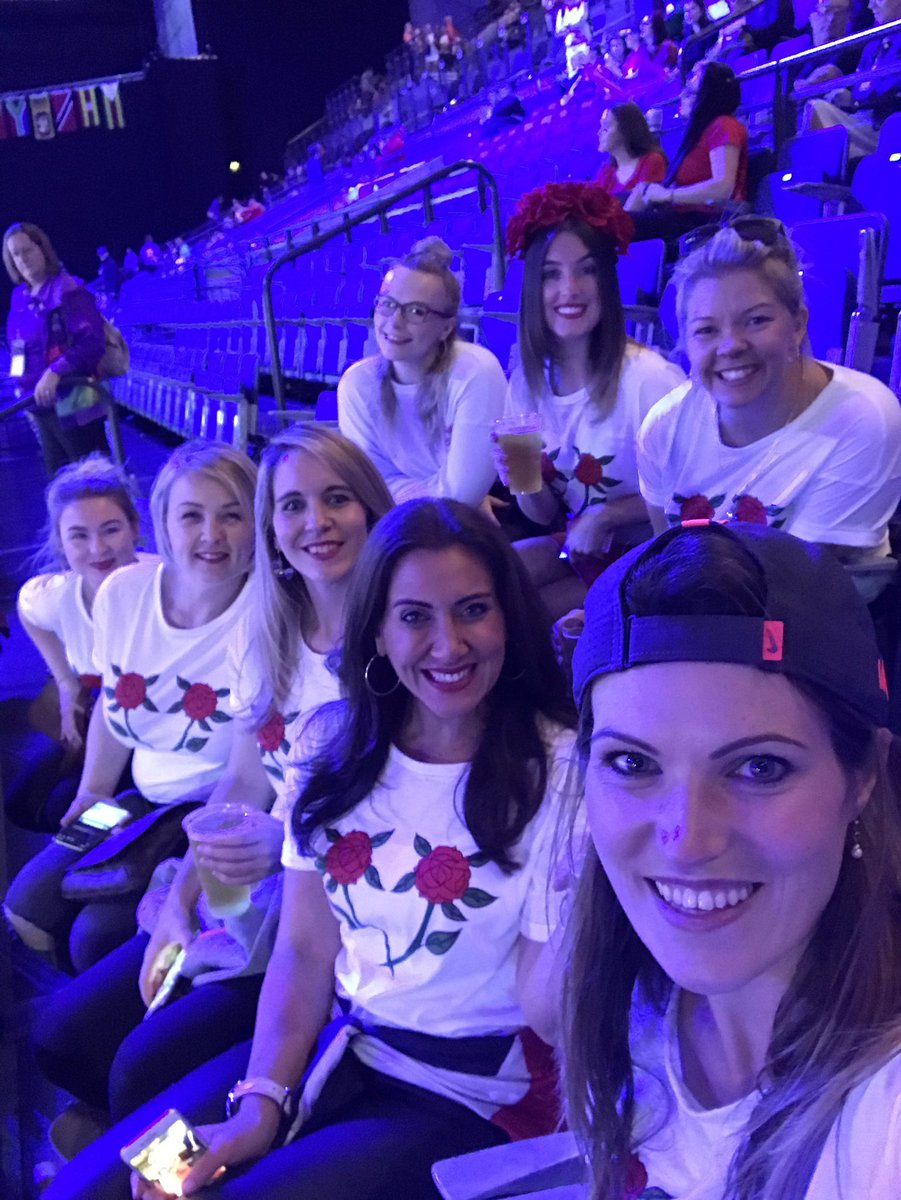 Kate_Yate's tweet photo. Ready and Waiting for England Roses!!! 🌹🏴󠁧󠁢󠁥󠁮󠁧󠁿 #thisisnetball #rosesrising https://t.co/Ljc33FFnNZ