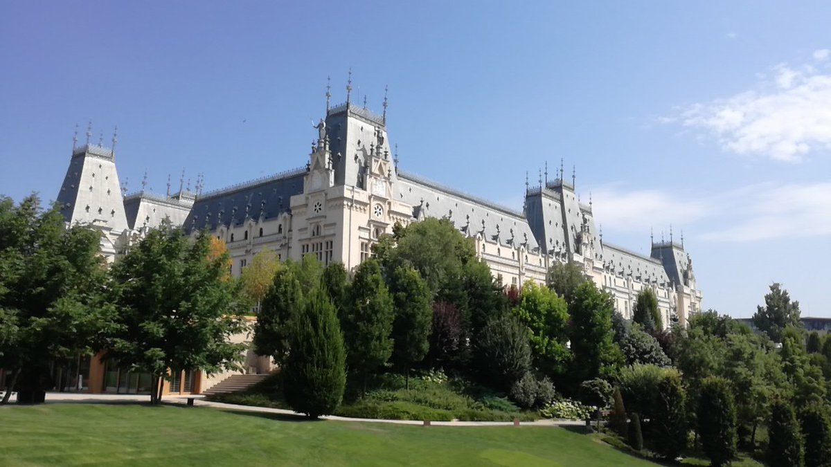 Elylove30M's tweet photo. Culture Palace in Iasi, Romania❤️
#iasi #romania #culturepalace #visiting #university #tomorrowexam #exam #stress #emotion #sky #building #nature https://t.co/HOprSraOym