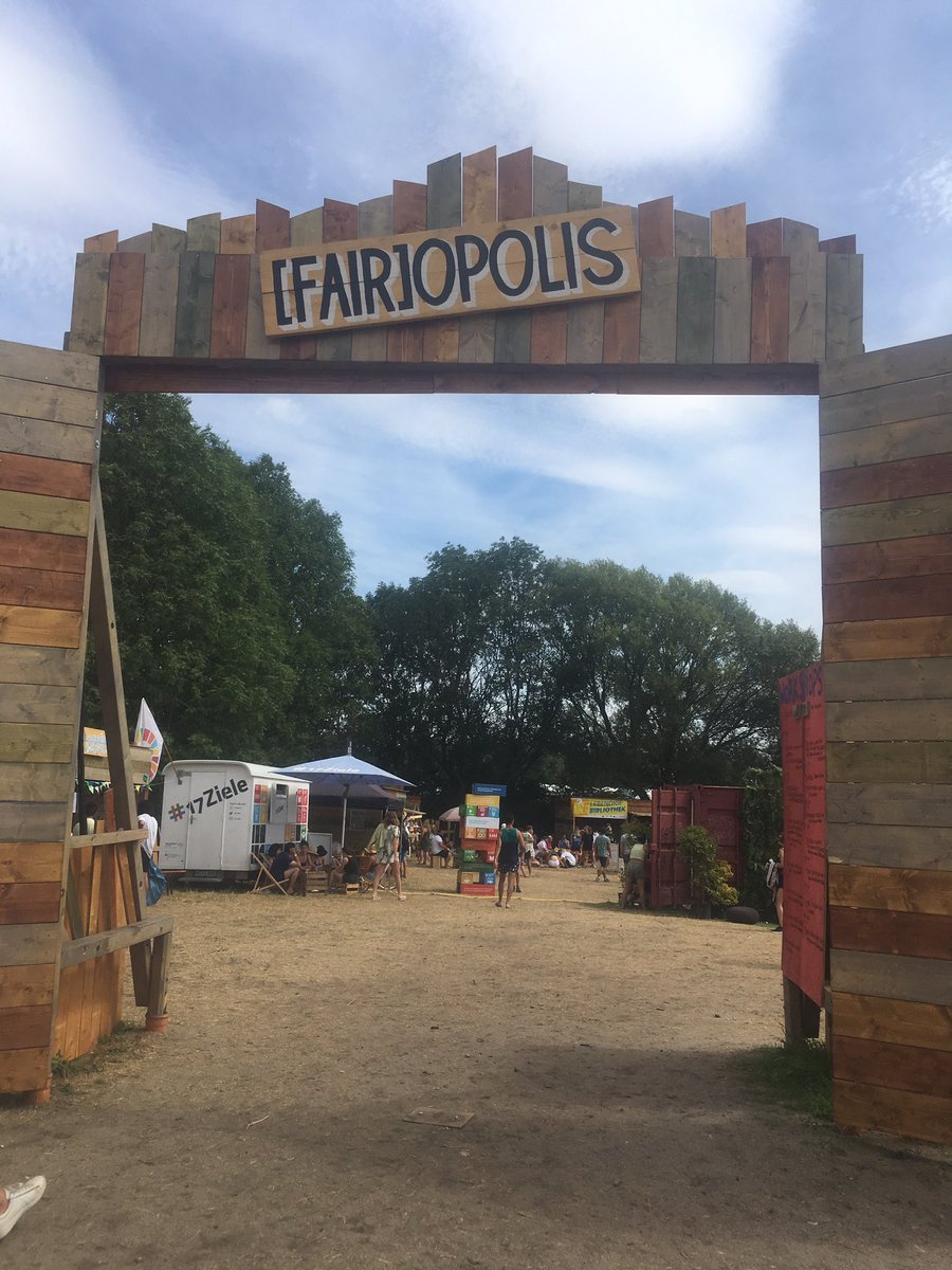 17Ziele's tweet photo. Noch bis morgen findet ihr das #17Ziele Mobil auf dem @meltfestival - kommt vorbei! #fairopolis https://t.co/8P5gqYVa7K