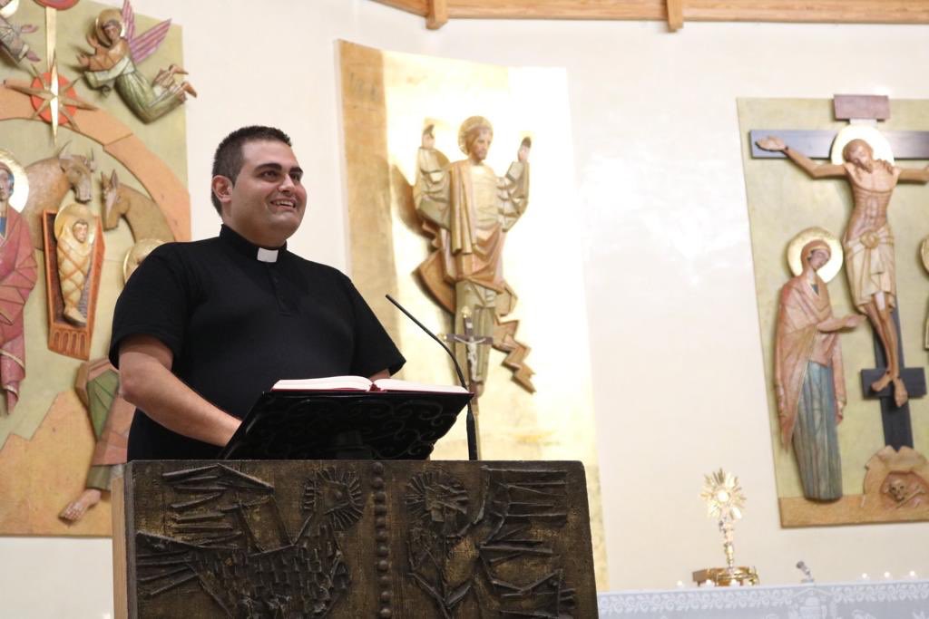 Francisco José se ordena esta tarde de sacerdote, le ha dicho a Jesús que cuente con él. La respuesta al Señor sirve para que muchos jóvenes puedan replantearse el sentido de su vida cerca de Cristo. ¡Mucho ánimo, Francisco José, que Dios te bendiga!