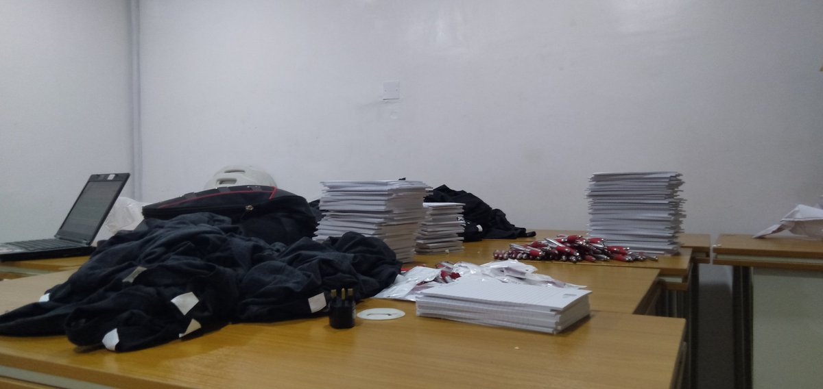 WPLagos's tweet photo. Swag table 😍 #doaction #wordpress https://t.co/UIoNLPGAtk