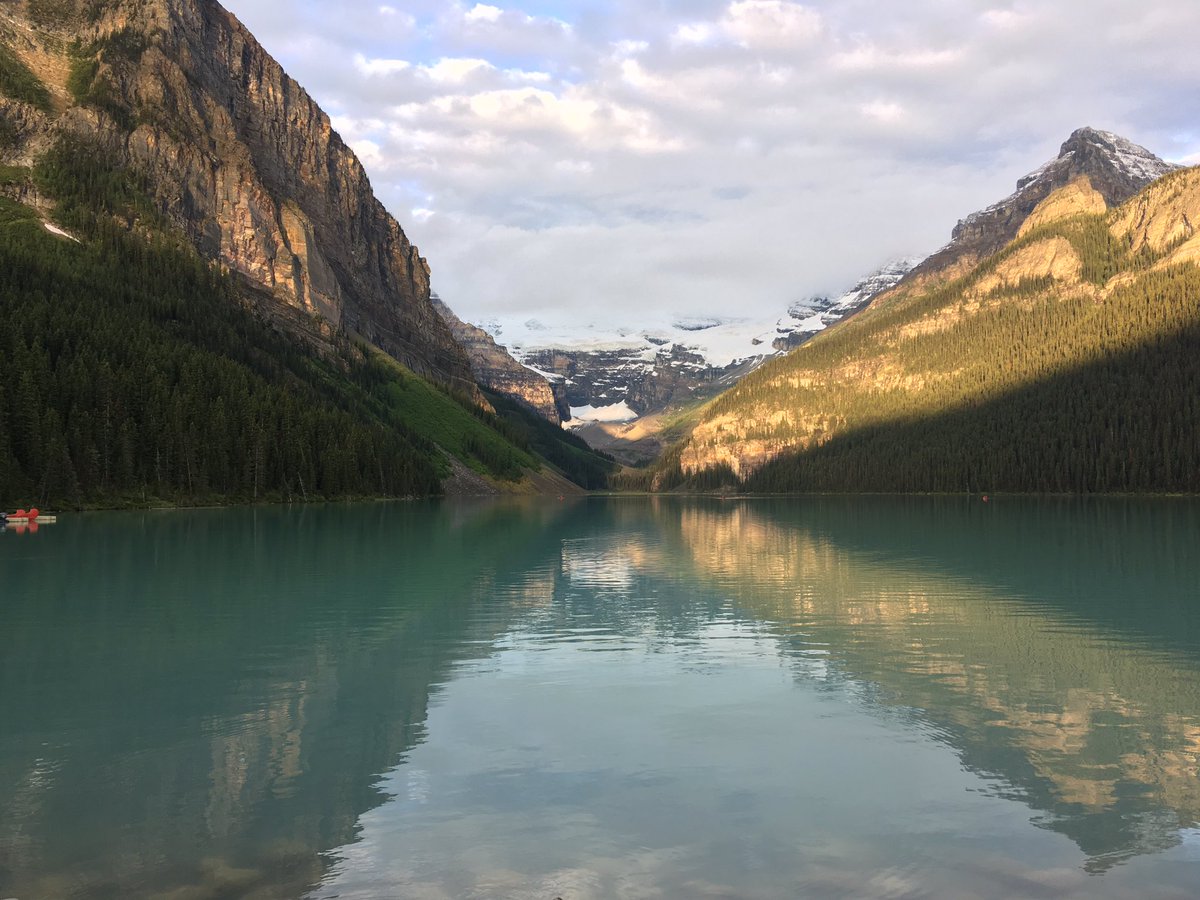 CharleneLgrd's tweet photo. From Lake Louise with love #Banff #Canada https://t.co/R2lcRhD8xu