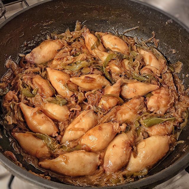 Chipirones encebollados 🦑 
#acaseta #homemade #estoyquemesalgo ift.tt/2Srmx9K