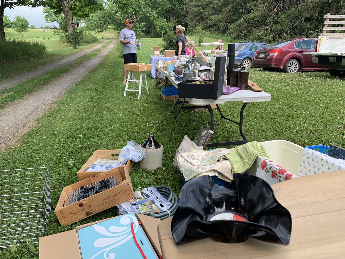 BetterInMulmur's tweet photo. Mulmur’s annual Between the Lines garage sale! - 5th sideroad between 3rd Line and 5th Line till noon today! https://t.co/mGllxcddjk