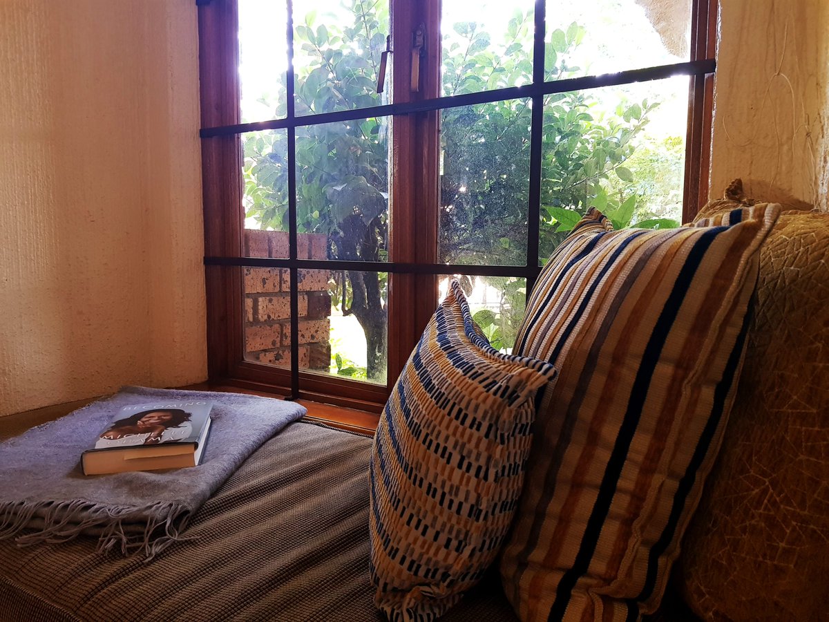 KPLodge's tweet image. Curling up with a good book has never looked better 📖 Bring your favourite book and get cosy!📞 +27 (0) 13 737 5000 or email 📨 kruger@legacyhotels.com #LegacyHotels