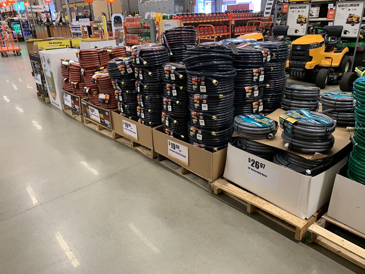 Awesome seasonal presentation from team #THD2209! @ShawnEd57158535 <a href="/CampSweenScott/">Scott Sweeney</a>  <a href="/tony_troia/">Tony Troia</a> <a href="/carla_cornett/">Carla Cornett</a> <a href="/M48d36/">Mike Sweeney</a>