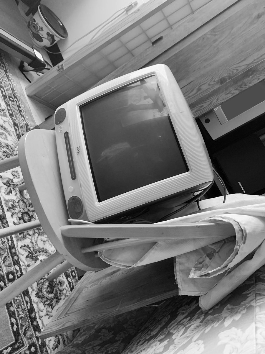 teammacgeeks's tweet photo. Vintage.

#macgeeks #imac #G3 #macintosh https://t.co/NuwXeuAI8V