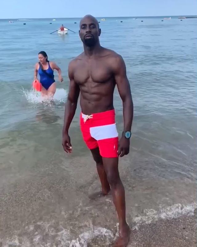 Fit4LA's tweet image. #GregTheMarine says “Keep Calm and Set Your DVR.” 4 days until... @SouthSideChi hits your TV box! 🎉🙌🏿🤗 #SetYourDVR

July 24th 10:30/9:30c on @ComedyCentral

Created by #BashirSalahuddin &amp;amp; @Diallo Starring @SimonJSouthside &amp;amp; @karemeyoung086 
@Chaani @… instagram.com/p/B0I8F6dFyuC/