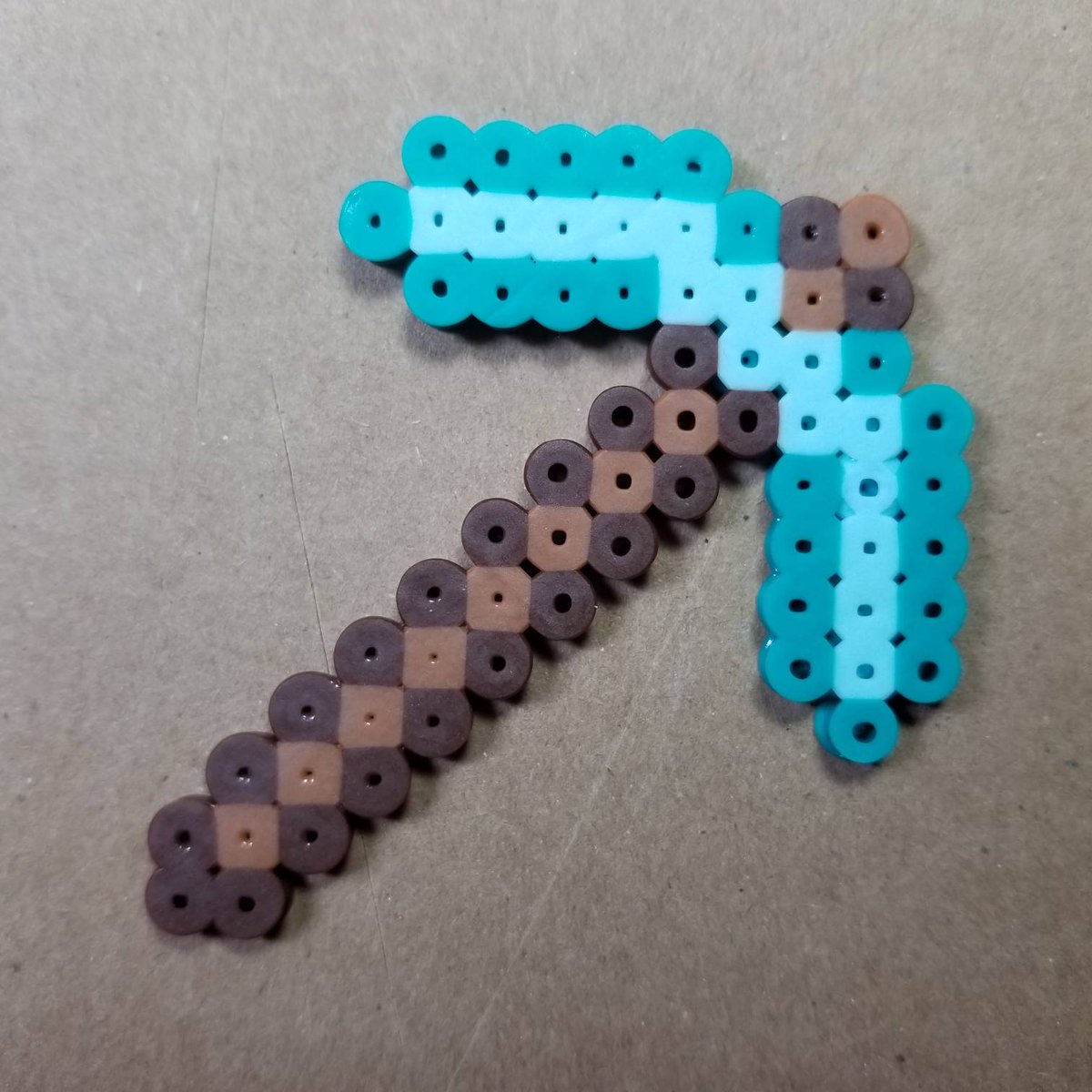 PenguinBus's tweet photo. busy morning! made a few of each of these!

#perlerbeads #pixelart #loz #link #legendofzelda #minecraft #diamondsword #diamondpickaxe https://t.co/TFj7ly5UnG