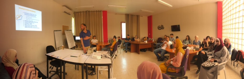 DaliaMSh's tweet photo. #Coding4Everyone meetups in #Hebron to encourage those who have interest in learning more in #Coding @GazaSkyGeeks https://t.co/P73aJMx4Vz
