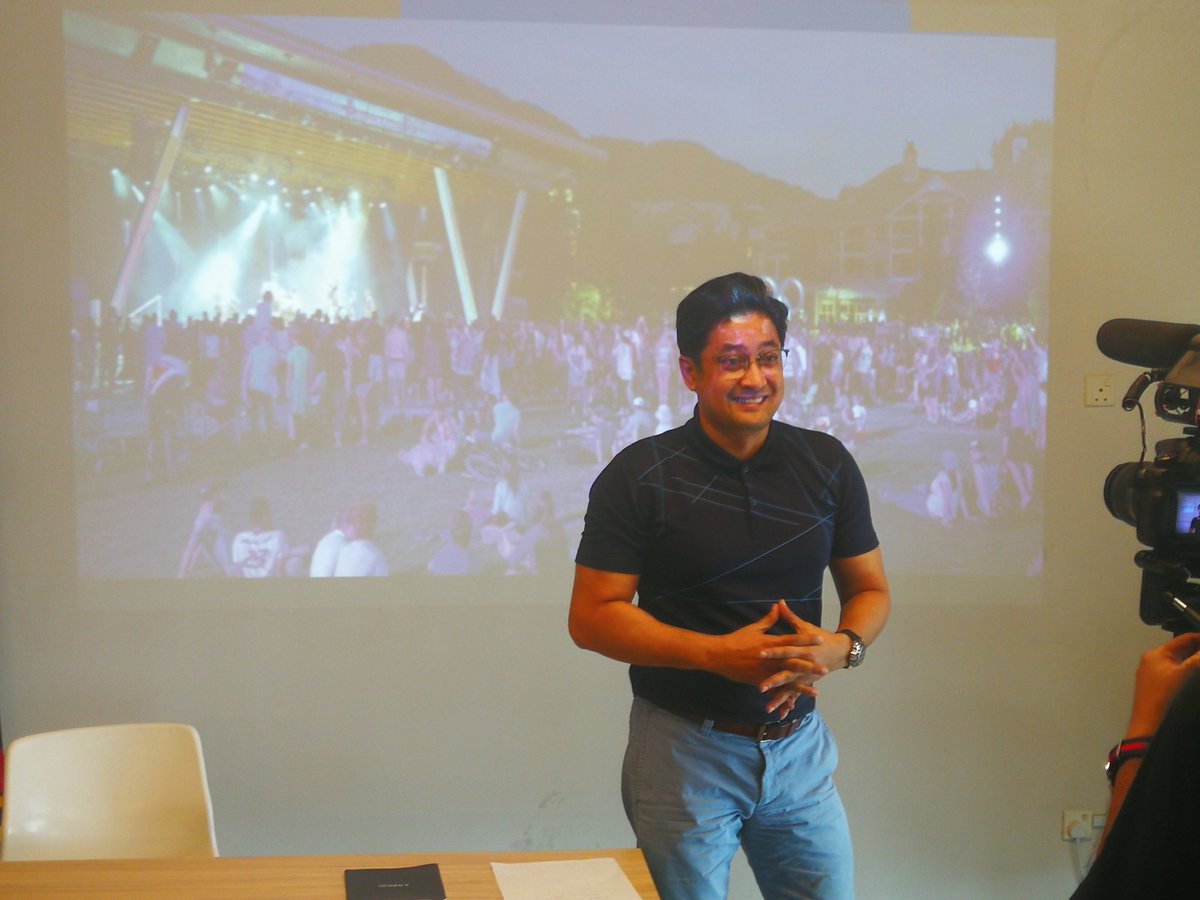YougoTraining's tweet photo. Sesi tengahari Workshop Pengacaraan Lanjutan disambung dengan latihan stand-upper.
.
.
#yougotraining #yougoemceesnetwork #communication #workshoppengacaraan #bengkelpengacaraanmajlis #emceesofMalaysia https://t.co/b2XA0GYhp7