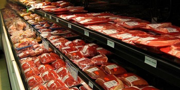 Journalist exposes how supermarkets in #Kenya endanger consumers' health by lacing beef with harmful chemicals to preserve meat 👉 bit.ly/2xMQtDR
