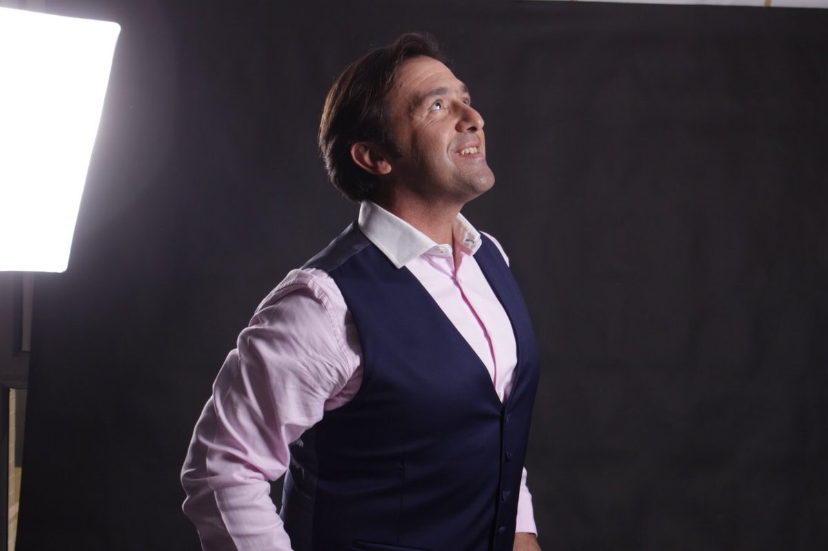 ¡Buenos días!

Seguimos con este maravilloso proceso de preparar el disco... madre mía... nada es tan rápido como parece. La búsqueda de temas me tiene loco y todo porque quiero daros lo mejor, mientras, vamos avanzando por otros terrenos.
¡Feliz Fin de Semana!