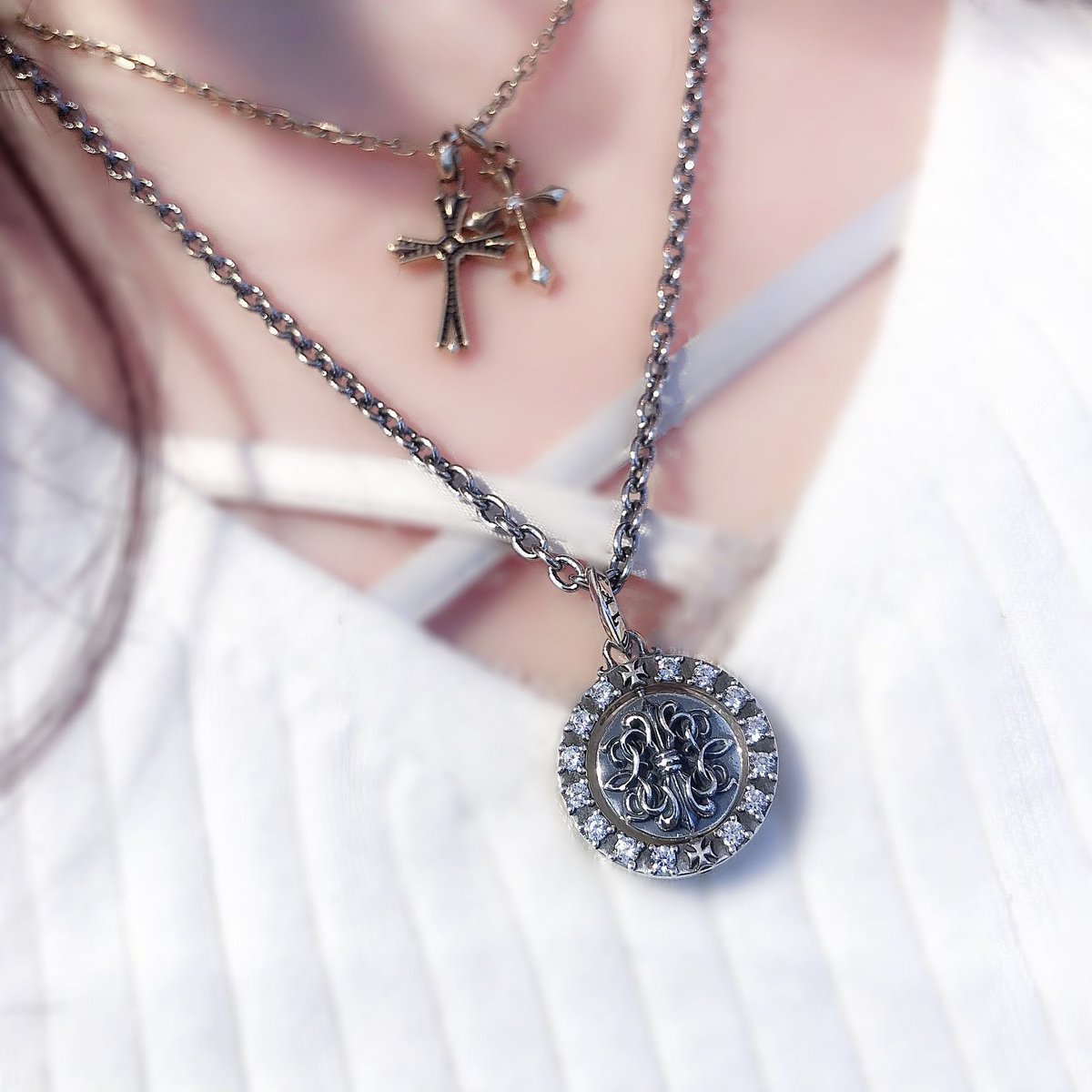 DEALDESIGN925's tweet photo. 【#2019ms #new #pendant 】
MULTI COIN ¥16,000+tax
#dealdesign #silver925 #silveraccessory #accessory #silveraccessoryshop #ms #collection #kinggate #hexstar #cross #gothic #rock #coin #stone #ladies #mens #unisex

https://t.co/wTaozNrwjg https://t.co/SZSWrt24tY