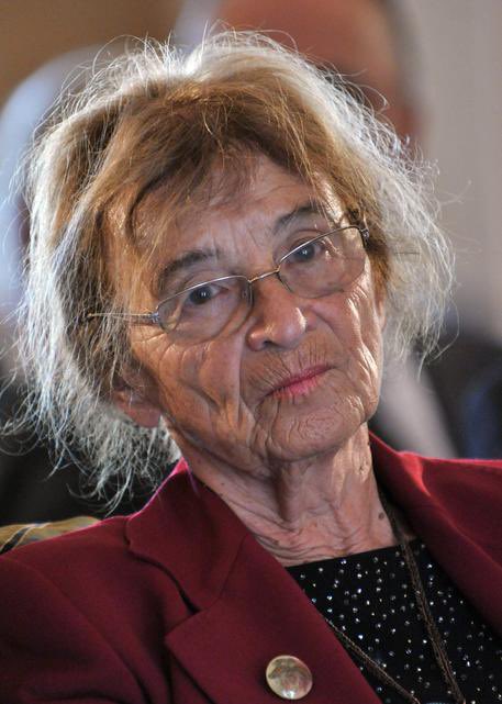 “Dal fondamentalismo moderno, ci possono salvare il credo repubblicano, il senso civico, la consapevolezza di cosa vuol dire essere cittadini.

La democrazia deve essere difesa e insegnata ogni giorno, perché non è naturale dal punto di vista politico.E’ una scelta. 
#agnesheller
