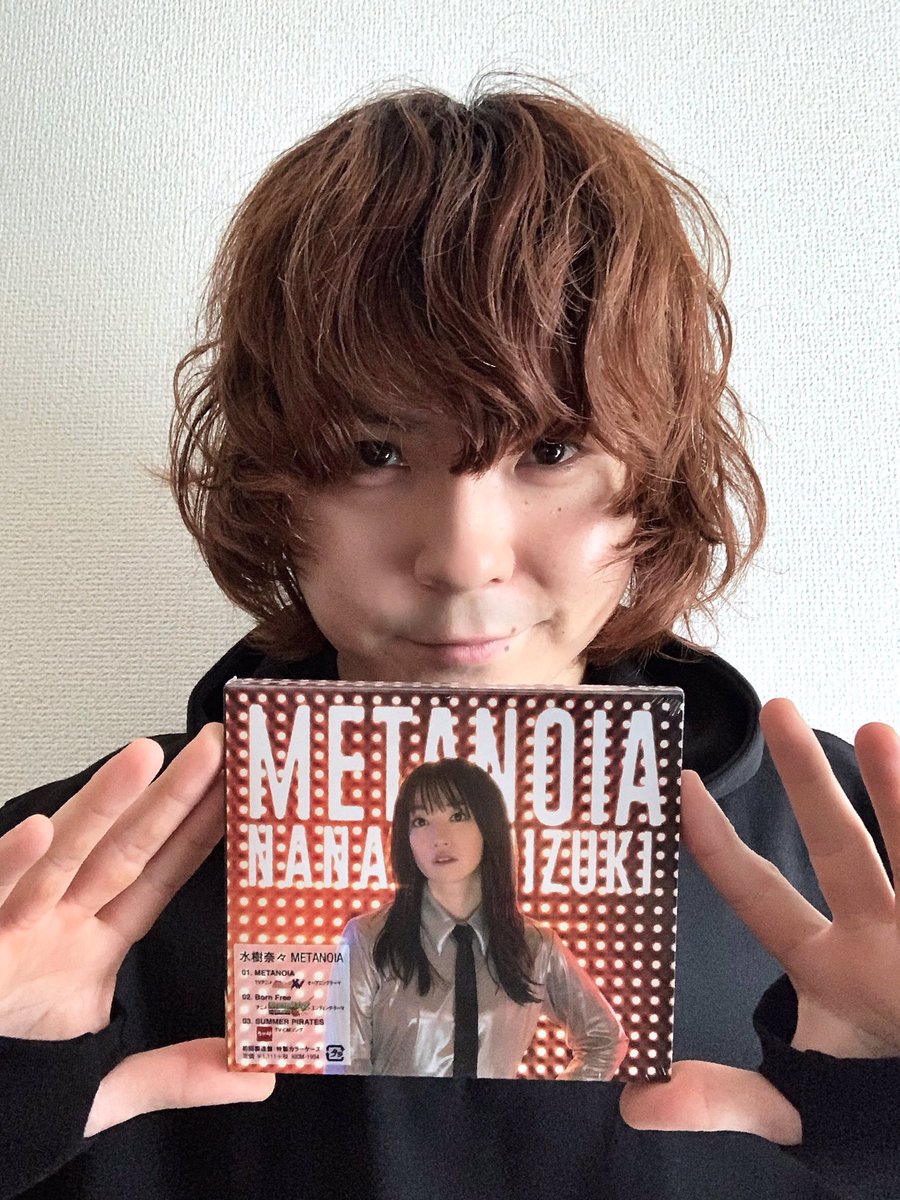 Amano Tatsuya 水樹奈々さんの最新シングル Metanoia のレコーディングに参加させていただきました 僕が叩いた曲は表題曲のmetanoiaです 是非チェックしてね 詳細 T Co Ta5nib8wgc