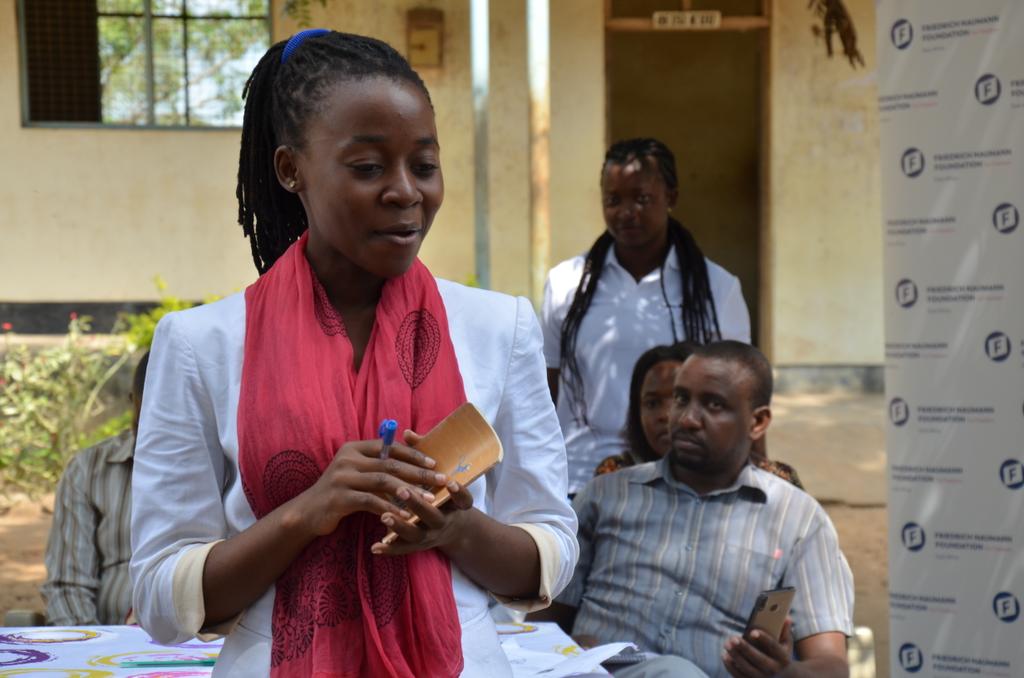 TYVAvijana's tweet photo. Mwanachama wa @TYVAvijana
Bi @Irenemonicaaa Akitoa mafunzo juu ya kutunza muda na matumizi sahihi ya muda.
#HakiZaBinti
#IAFALUMNI https://t.co/8ZZxFpHBIh