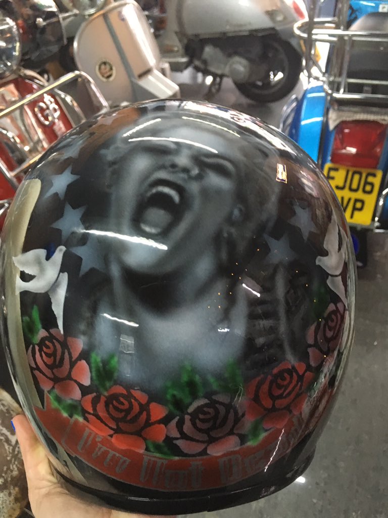 wendylloyd's tweet photo. @hartluck I work in TV and @pink is the only person in the world I #fangirl I even had my #bellcustom500 helmet airbrushed with album covers... well... you have a special edition so should #pink! (Ps I painted my bike myself 🤘💪) ride safe! 🏍 https://t.co/ZCOdh23eeI