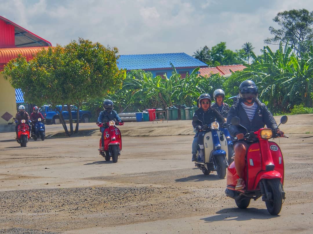 ScomadiThailand's tweet photo. 🇹🇭🇬🇧 Saturday riding trip 🛵💓#IScomadi #ScomadiGoAround
#สโกมามั้ย #สโกมาดิ
#scomadi #scomadithailand #scooter #UKscooter #UKborn #amodernclassic #theclassicspiritliveson #TL125 #TT200 #TT200i #TT125 #TT125i #classicbike #vintagebike #retrostyle #OneDayTrip https://t.co/IbNkO9yxhM