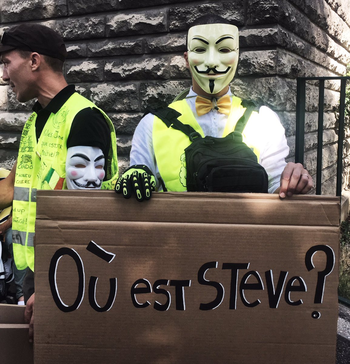 Bb_kickass's tweet photo. Act 36, Resistance and absolute Determination ! #act36 #yellowvests #yellowvest #yellowvestparis #giletsjaunes #giletsjaunesparis #yellowresistance #againstnewworldorder #oueststeve https://t.co/Ja9UFPVxcy