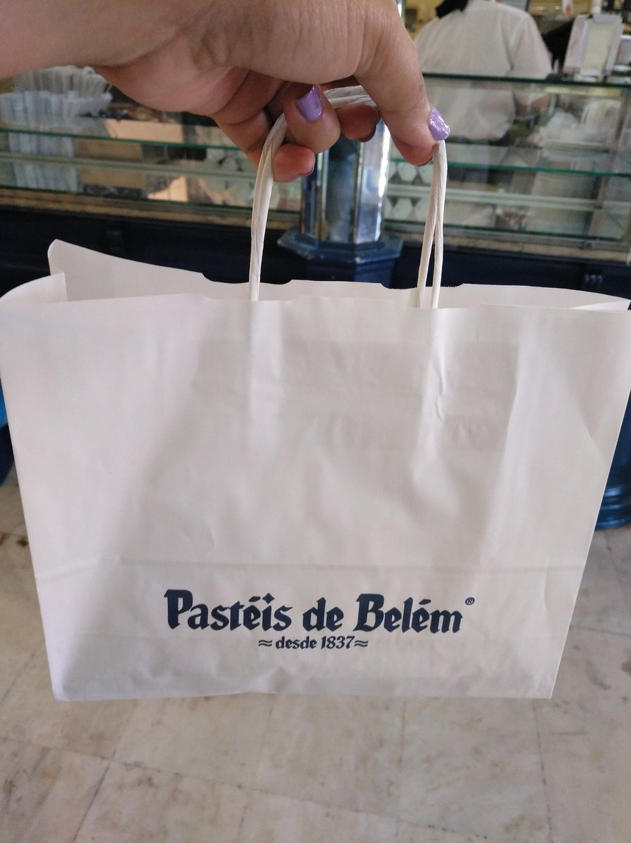 lilysan86's tweet photo. La prueba del crimen #pasteisdeBelem 💚🥞🤤 #delicatessem #Lisboa @TurismodeLisboa @Best_of_PT https://t.co/IK4ktTPsly