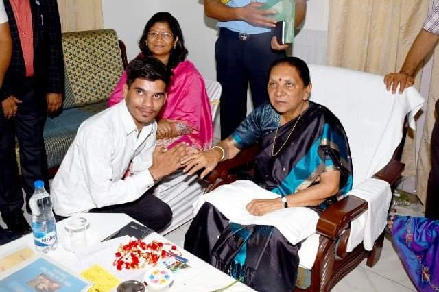 Karan4BJP's tweet photo. भारतीय जनता पार्टी के वरिष्ठ नेता आदरणीय श्री लालजी टंडन को #MadhyaPradesh का व मध्यप्रदेश की महामहिम राज्यपाल श्रीमति आनंदीबेन पटेल जी को उत्तरप्रदेश का राज्यपाल बनाए जाने पर बहुत बहुत बधाई एव�� शुभकामनाएं 💐 #AnandiBenPatel #GovernerMp https://t.co/Sbu6SifpBP