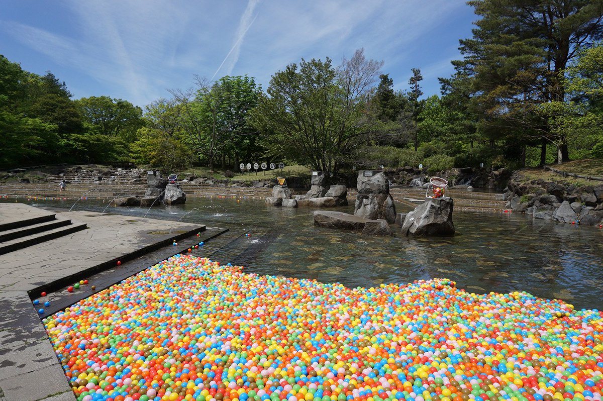 府中市郷土の森博物館 公式 あいにくのお天気が続きますが 夏休みがはじまりましたね 今年は 未就学のお子様専用のヤシの木 プールとドルフィンスプリンクラーを新しく設置しました 水遊びの池は 3万個のボールが浮かべてあり 小学生も楽しめます 府中市郷土の森博物館 公式 あいにくのお天気が続きますが 夏休みがはじまりましたね 今年は 未就学のお子様専用のヤシの木 プールとドルフィンスプリンクラーを新しく設置しました 水遊びの池は 3万個のボールが浮かべてあり 小学生も楽しめます
