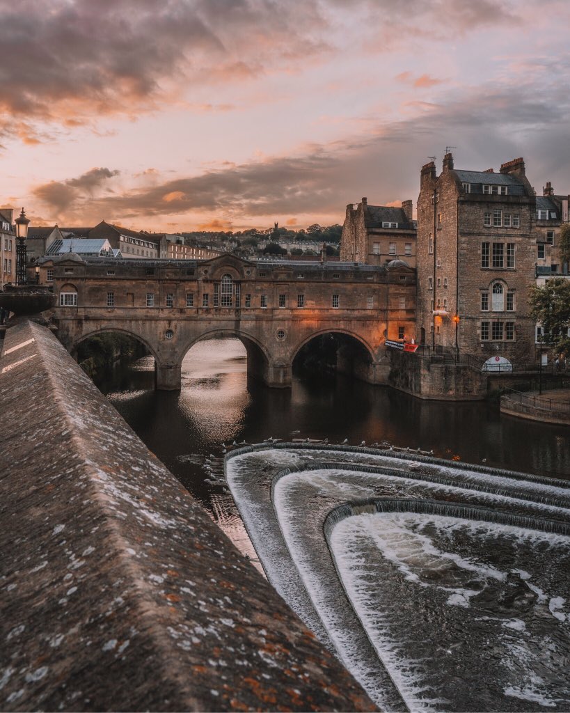 InstaBritain's tweet photo. I caught a wonderful sunset in Bath last week, a very special moment 🌅 https://t.co/Y0hn3sMMVS