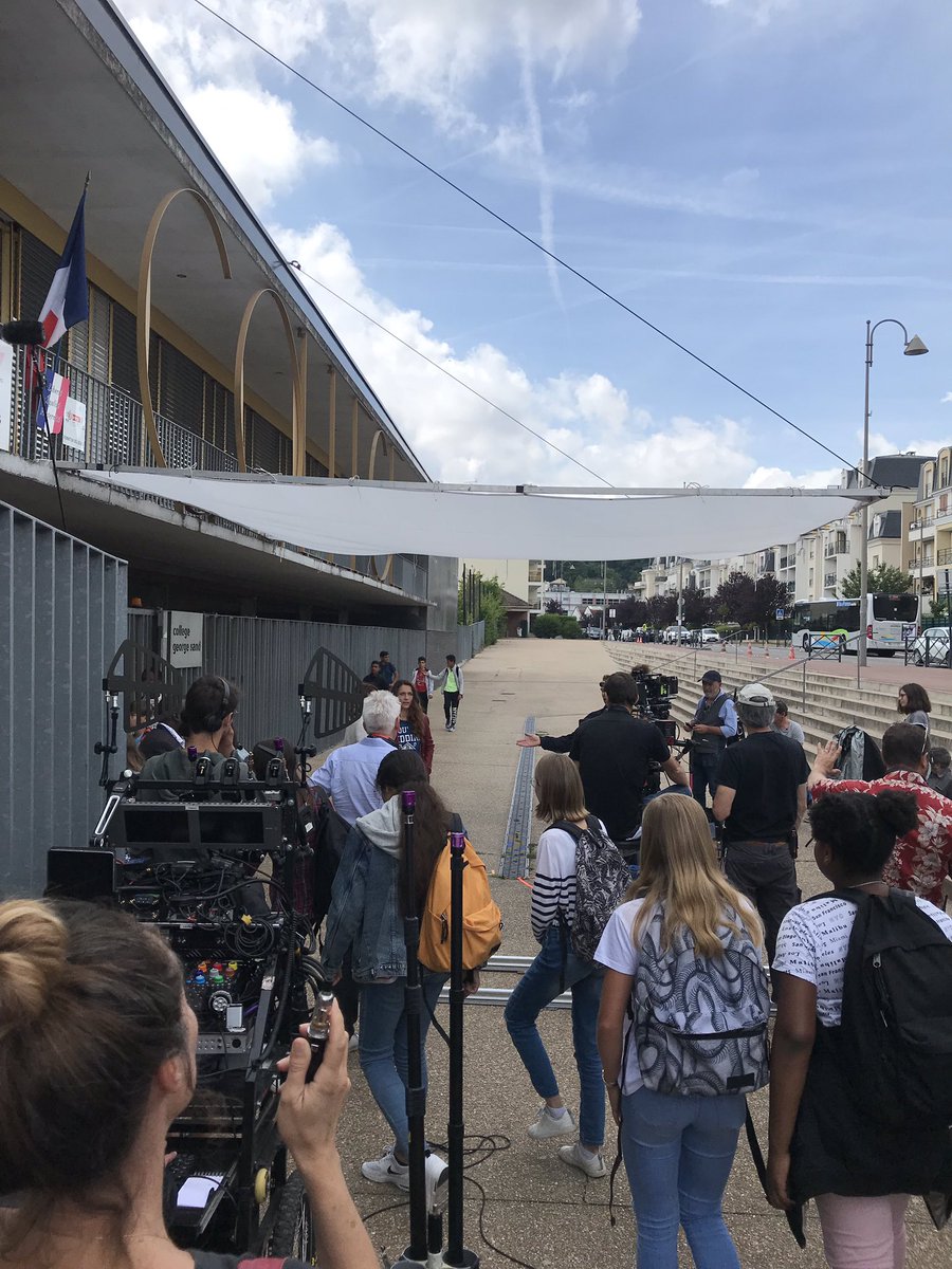ProdAuthentic's tweet photo. L’aventure à Franconville continue ! #SAM4 #TF1 #findesemaine #poolparty https://t.co/Gk2zVUXQAY