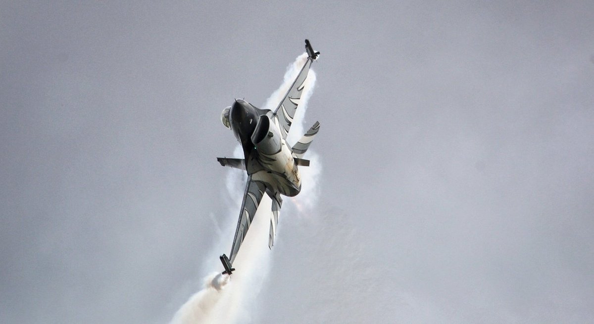 100above's tweet photo. @airtattoo https://t.co/UCrykNmqNn