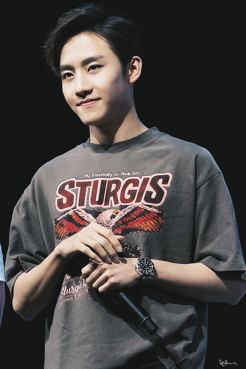 WITHMARKz's tweet photo. 190720 | MarkGun1stFMinWuhan 

🖤

#หัวใจศิวัช
#MarkGun1stFMinWuhan https://t.co/EC3SviU3FR