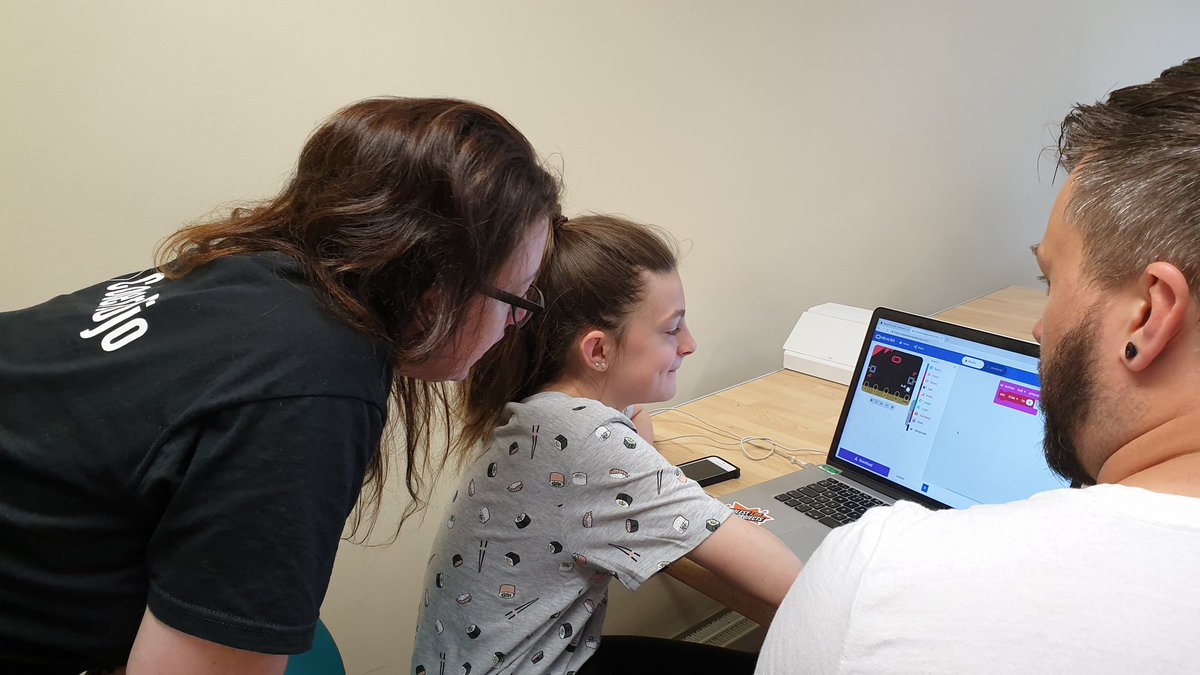 SandraMaguire's tweet image. Dropped in to see @Tara_CoderDojo & @RachelSchoene in their shiny new Dojo in #Dalkey Congrats, here's to many new young coders thanks to you!