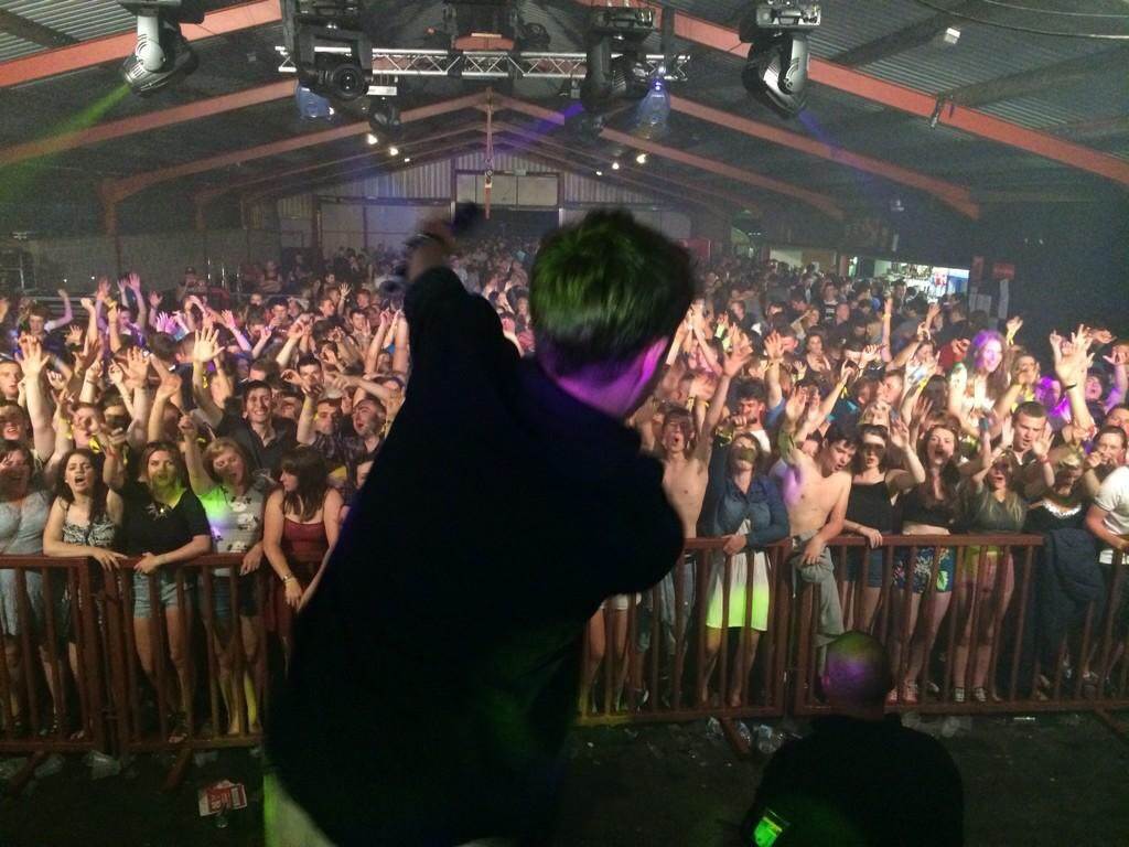 dylan__edwards's tweet photo. Throw back to when @Chris_Stark headlined @PenmaenauFarm for Royal Welsh Show. What a crazy night! π€ͺ This year, @example takes the reins ππ» #penmaenau #royalwelshshow #example #djwire #messy https://t.co/dd0ffdb8m6