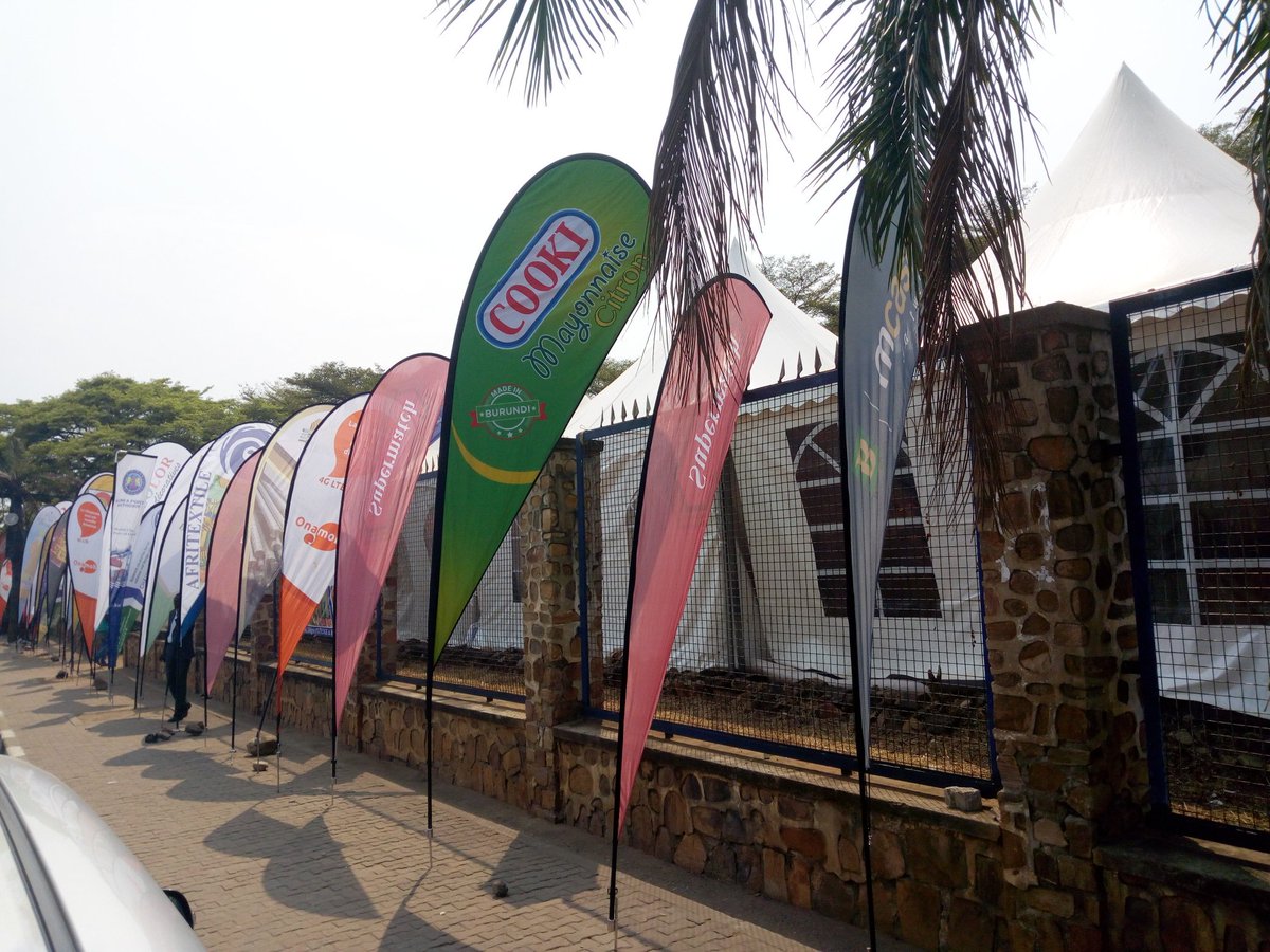 agrotvburundi's tweet photo. La 3e édition de l'#exposition_vente Made in Burundi organisée par le @BMCIT a débuté le 19 Juillet et va durer 10jours. Des sociétés du secteur de l'#agriculture comme SOSUMO, FOMI, IMENA, AKEZAMUTIMA,  des coopératives de la CAPAD et l'ADISCO, Akiwacu, CIKAR sont au rendez-vous https://t.co/YZRZXFNwfH