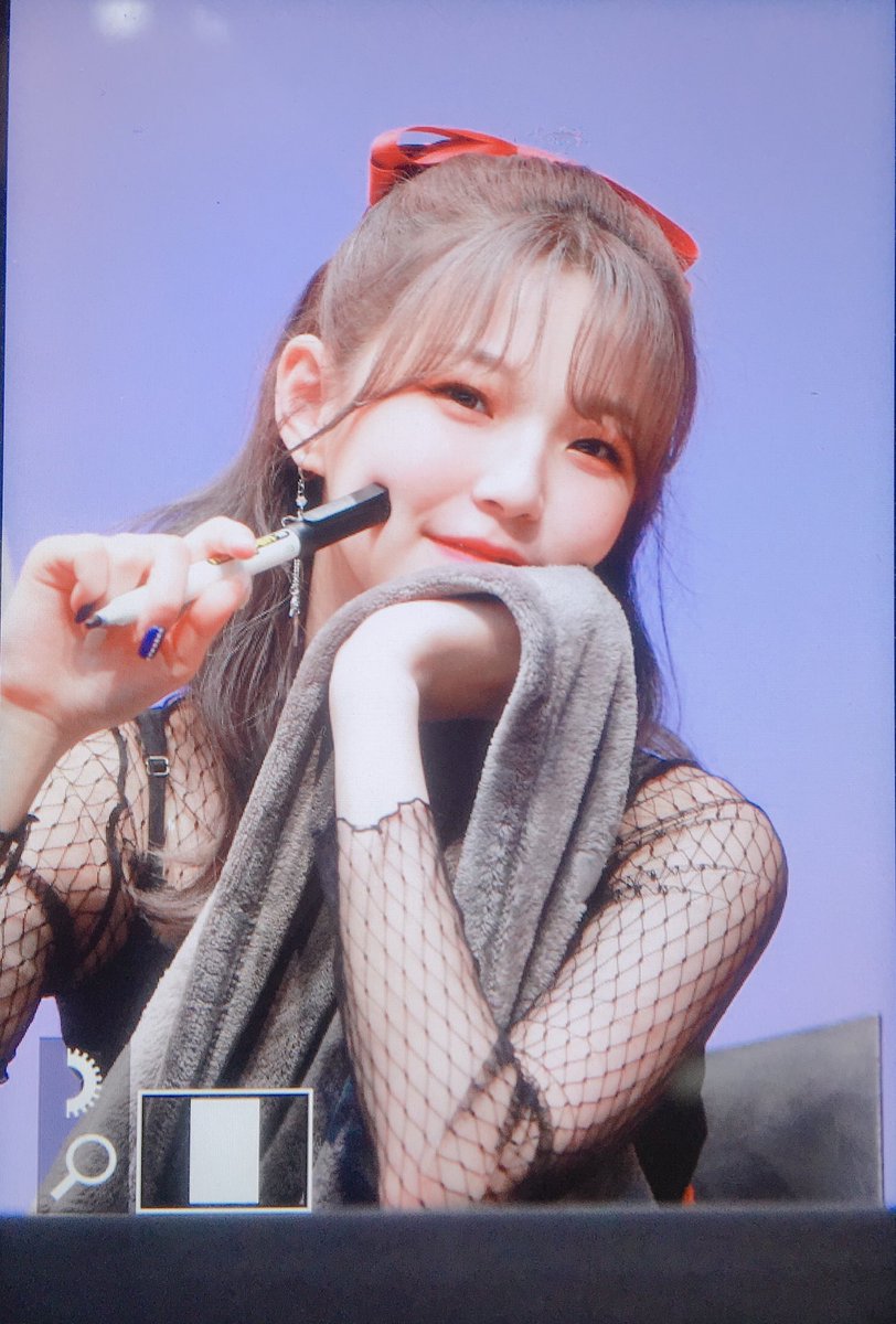 Honeypow_jh's tweet photo. 190720 팬싸인회

오늘따라 더 좋아져

#fromis_9 #프로미스나인 #백지헌 https://t.co/wyMsibWcJR