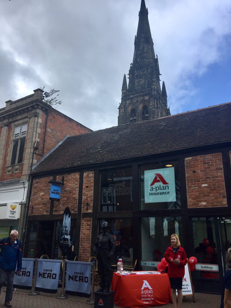 TheHumanStatue's tweet image. #BronzeBuilder @aplaninsurance Brand new branch in Lichfield! Come get ice cream, sweets and scares by the statue 😁