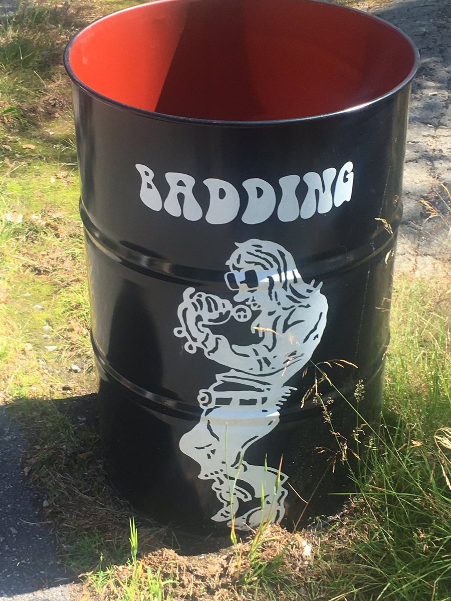PekkaSilven's tweet photo. Somerolla kesÀteatterissa #badding #numminen #mononen https://t.co/hZgPeZYxcT