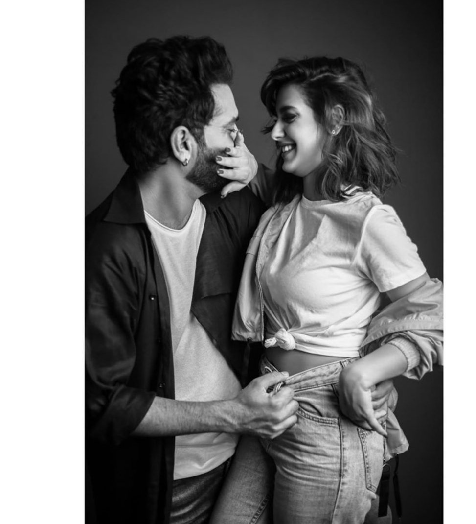 why_chaudhary's tweet photo. #Brazzers #realitykings #mofos #faketaxi 
Walon ko chahiey ye dono... 
#iqraazizz #yasir https://t.co/VGaRUis7LD