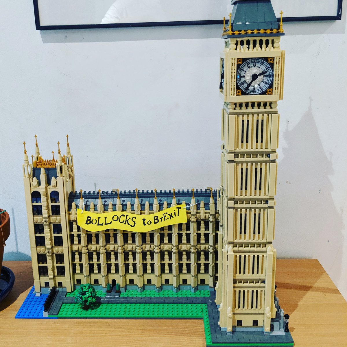 davegill29's tweet photo. @RemainiacsCast @IanDunt @Dorianlynskey when your dad starts customising his Lego...
#bollockstobrexit #politicallego #MarchForChange https://t.co/oYlLqKmSqT
