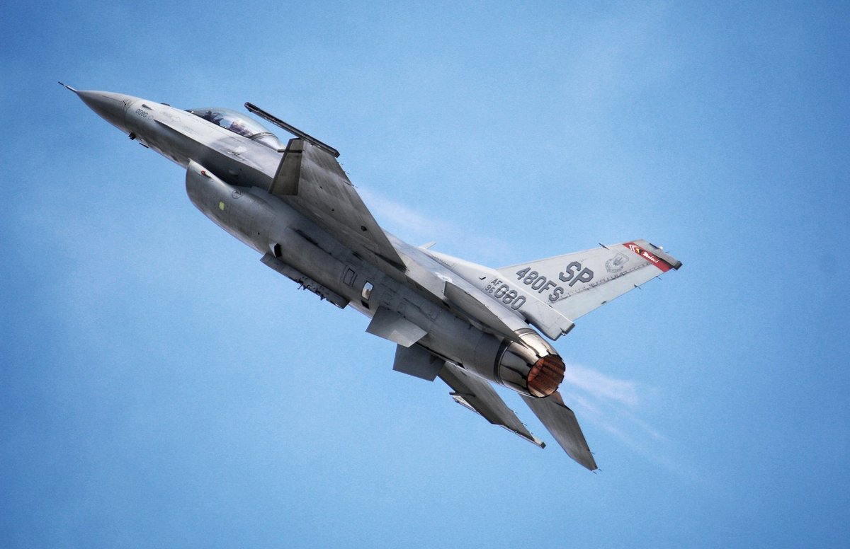100above's tweet photo. @ViperDemoTeam 🔥🔥🔥
#RIAT #RIAT19 https://t.co/433QixYQZv