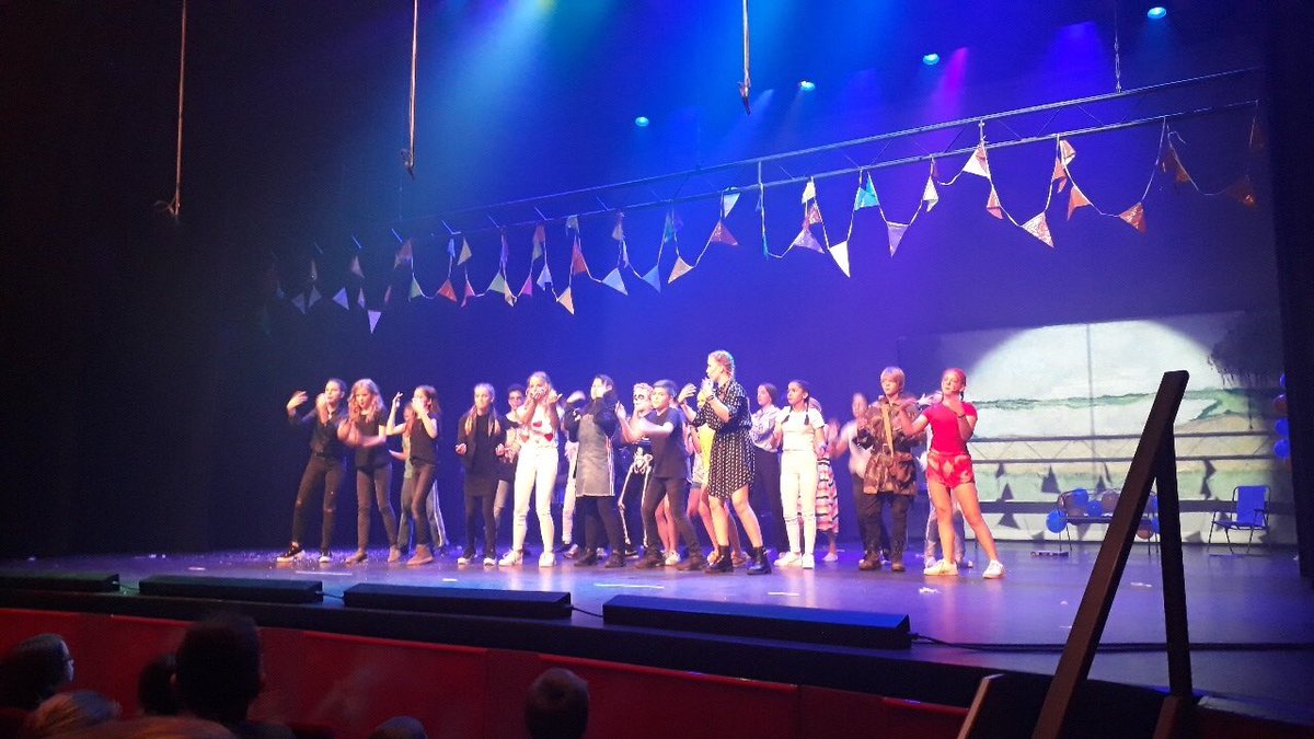 #vakantie <a href="/demheen/">De Mheen, Jenaplan</a> na een heerlijke laatste schoolwerk. Absoluut hoogtepunt #eindmusical in <a href="/TheaterOrpheus/">Theater & Concert Orpheus</a>