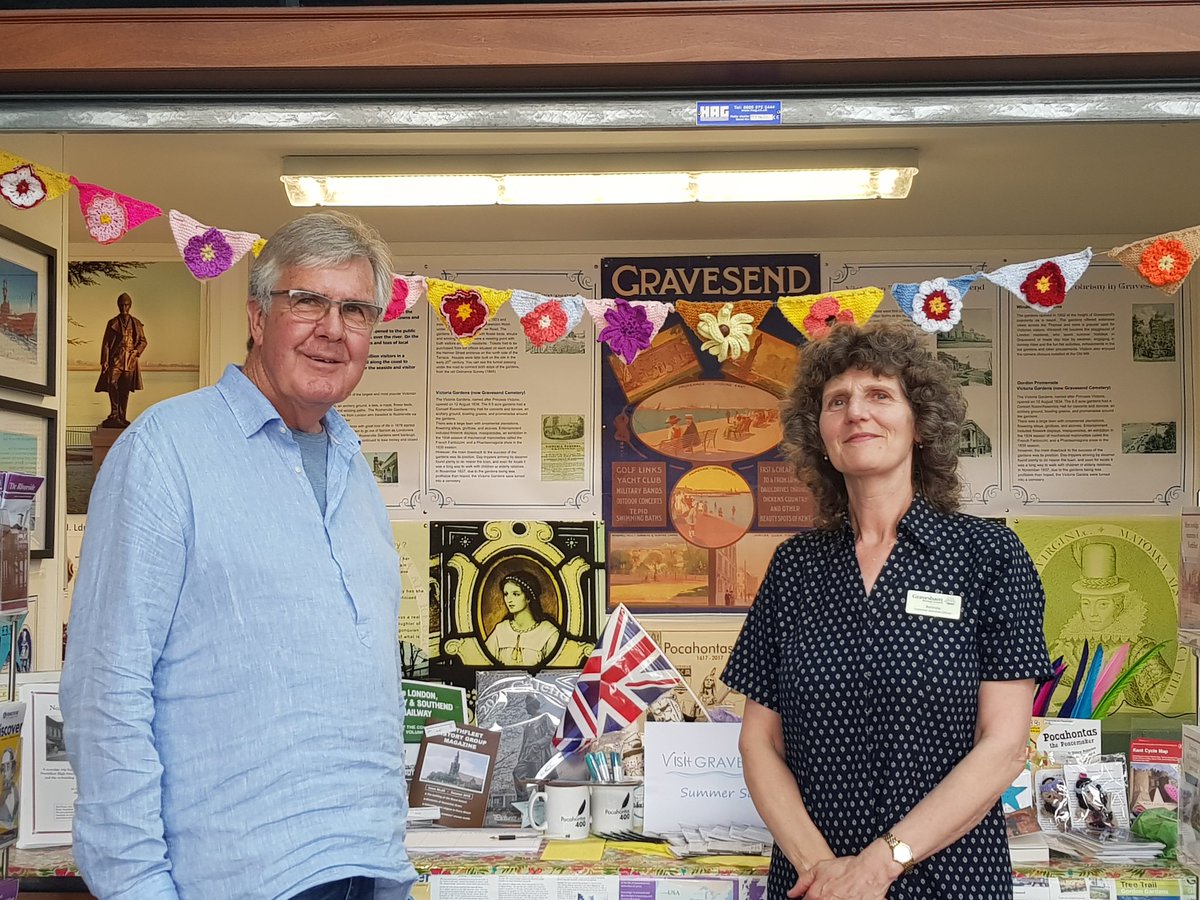 Visit_Gravesham's tweet photo. We were extremely delighted to welcome @LordWaverley to the historic @GravesendMarket this morning & he very kindly signed our brand new visitor pad and is the first person to do so!
🧡 Weekends in #Gravesham https://t.co/ftKMojoUTk