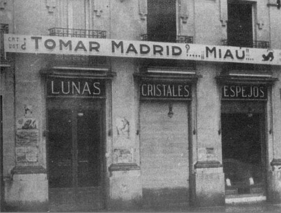 antiguoscafes's tweet photo. Esta fotografía fue tomada durante la #GuerraCivil en #Madrid. La tienda, ya desaparecida, era una de las industrias colectivizadas. Os invito a conocer su #historia ✍️Aquí: https://t.co/QTjfgXvmPR✍️ https://t.co/DbXkopImpx