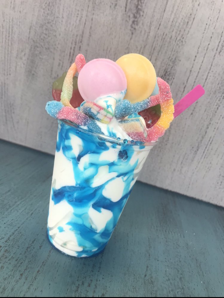 So this customer wanted flying saucers in their Pippy Pot !!  Who remembers those ?  🥰 #pippys #finglas #outofthisworld #icecream #happysaturday #dublin11