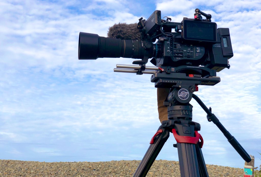 FRYFILM's tweet photo. Long lens work needs super stable support, &amp; we think there’s no better 100mm #tripod than the @Sachtler #Flowtech100!

#sachtlerflowtech #sonyfs7 #atomos #filmmaking #videopro #cameragear https://t.co/lIC2U3KUnH